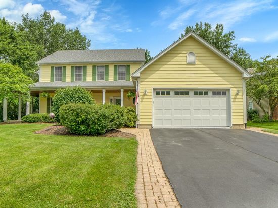 867 Honeysuckle Ave, West Chicago, IL 60185