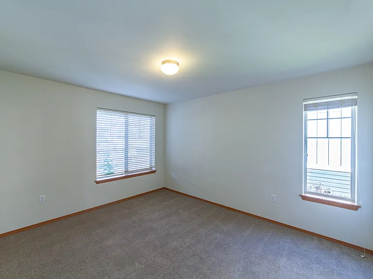 Renwood Apartment Homes — Photo 32