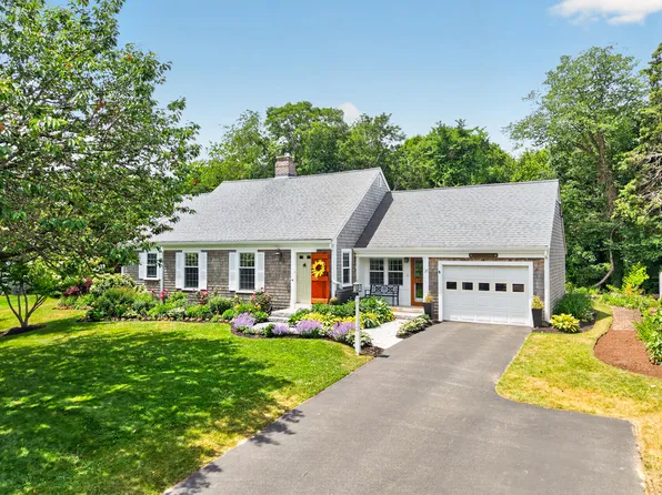 25 Gingerbread Lane, Yarmouth Port, MA 02675