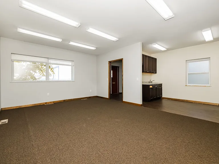 226 N Broad St — Photo 5