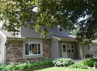 S75W26275 Stoneridge Ct, Waukesha, WI 53189