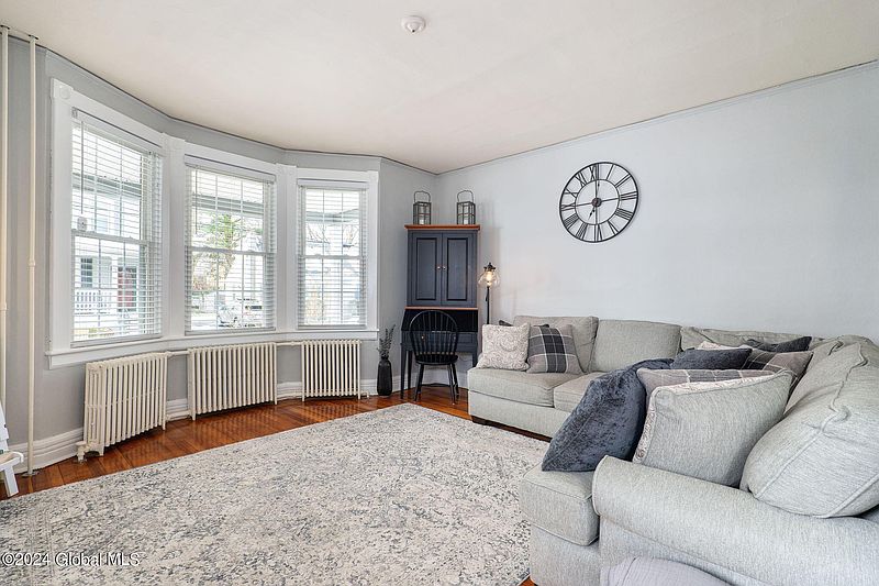 4th image of 27 Miller Avenue