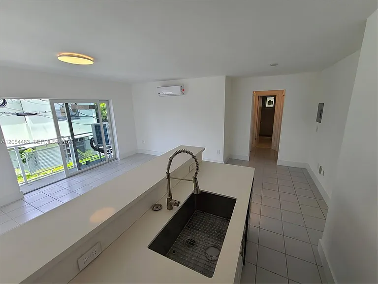 901 10th St #8 — Photo 7