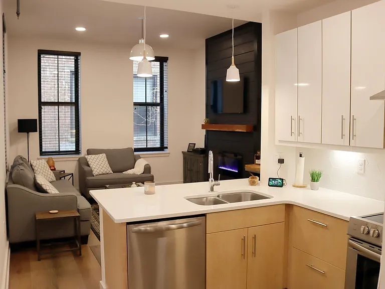 1508 Race St #2R — Photo 10