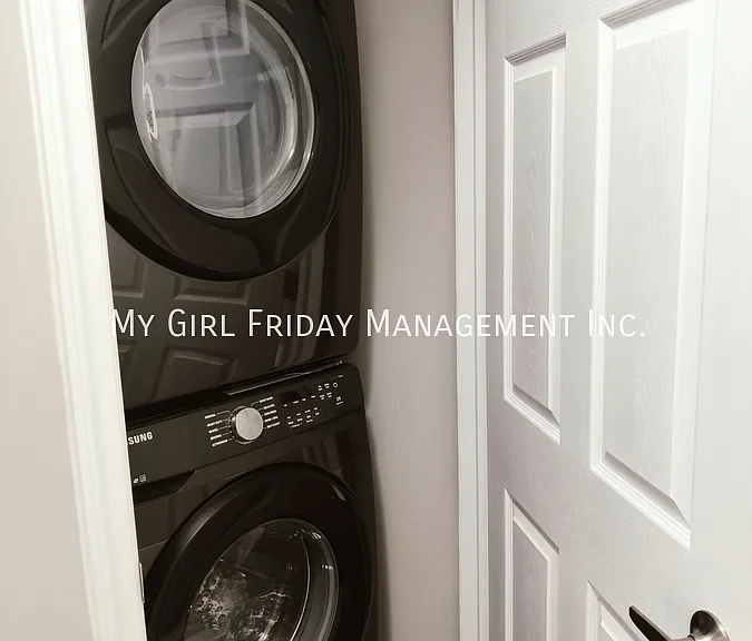 10 Hudson Cres #1 — Photo 13