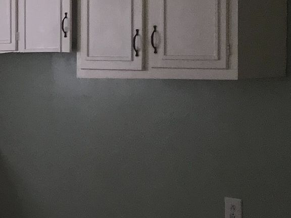 5th image of 605 Monroe Dr