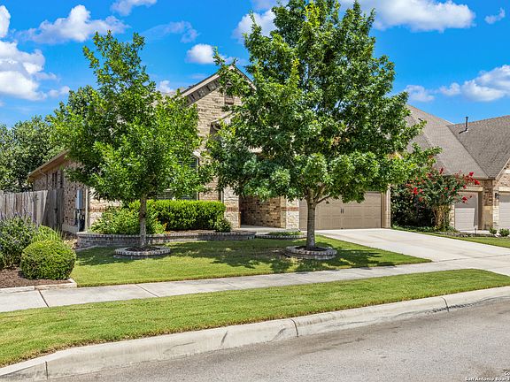 4th image of 227 Woods Of Boerne