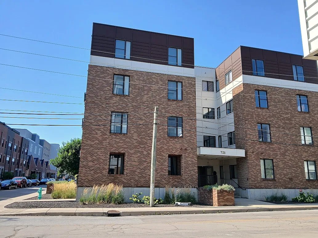 2 bed, 1080 sqft, $2,300 — Photo 3