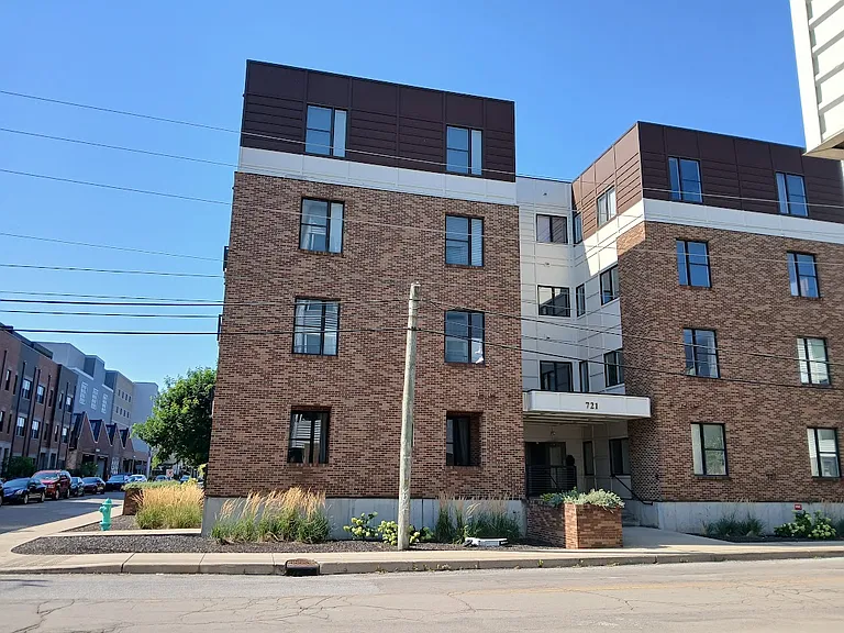 721 E North St #4C — Photo 2