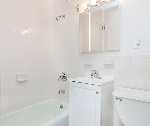 4th image of 1560 York Ave APT 3B