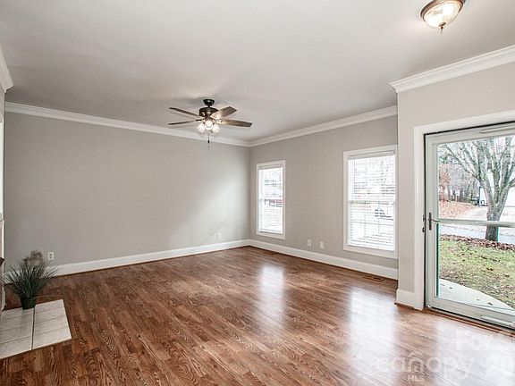 4th image of 146 Valley Glen Dr