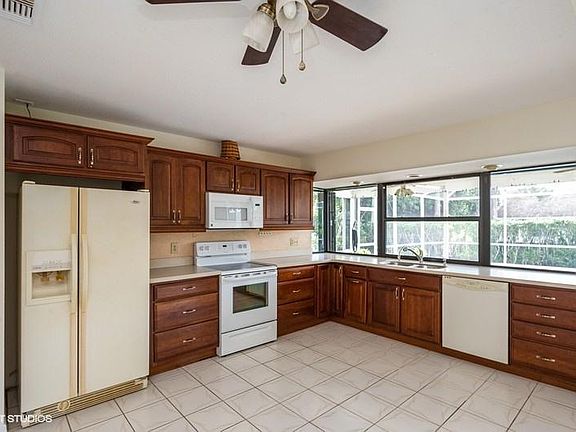 2nd image of 132 SW Inwood Avenue