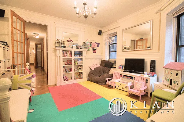 Rented by Kian Realty | media 19