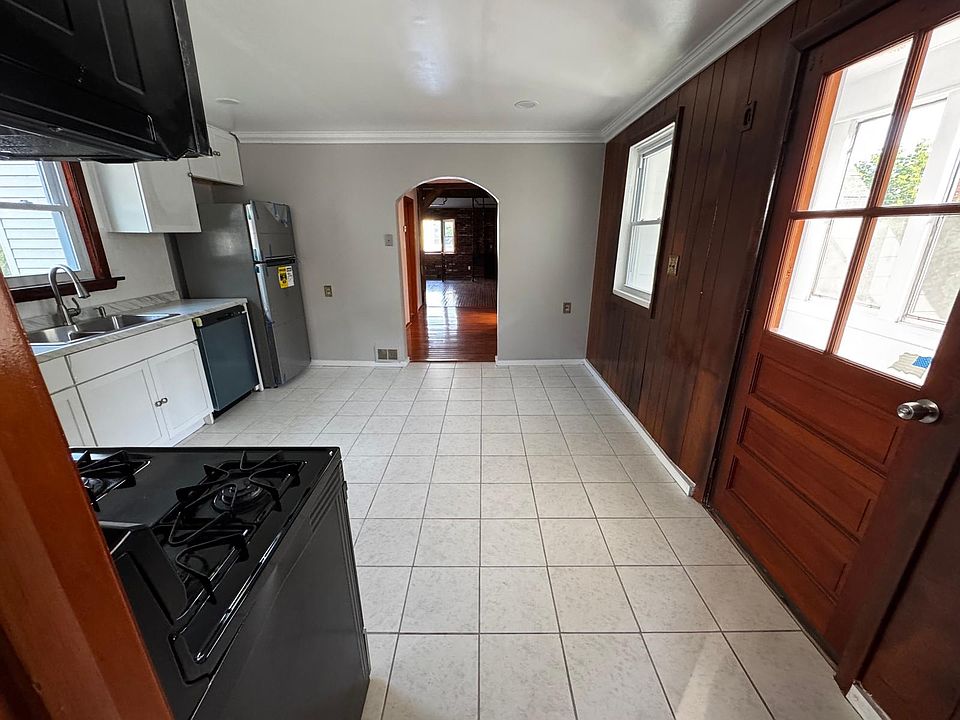 1st image of 44 Galpin St #1