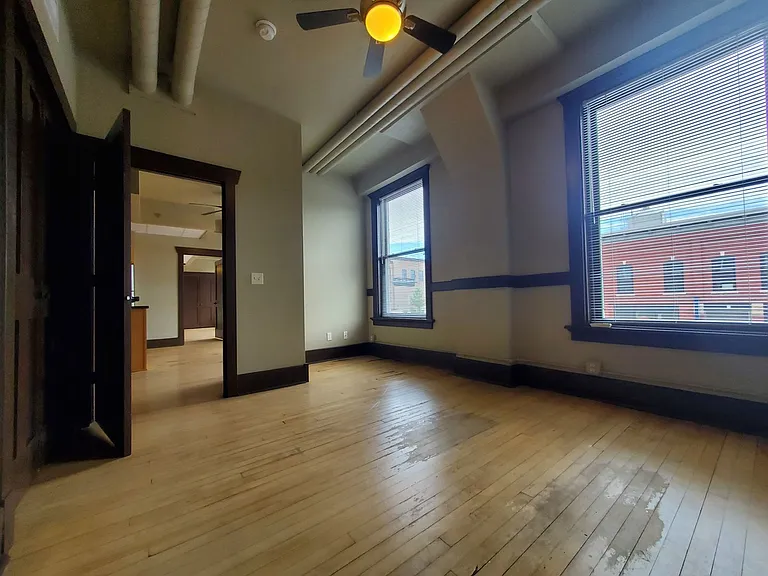 241 N Broadway — Photo 15