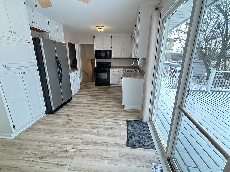 955 Crestview Ct — Photo 8