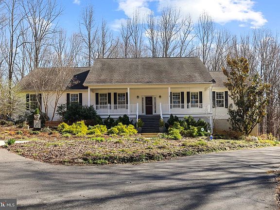 2nd image of 3881 Greenmeadow Ln