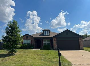 2035 N Kenosha Ct E, Tulsa, OK 74106