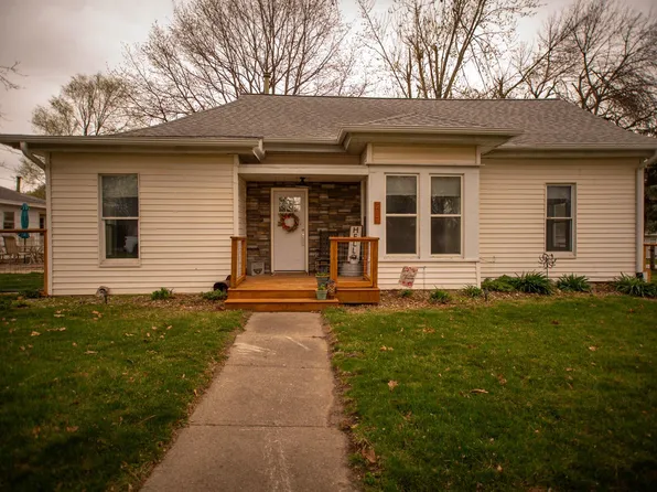217 1st St, Cambridge, IA 50046