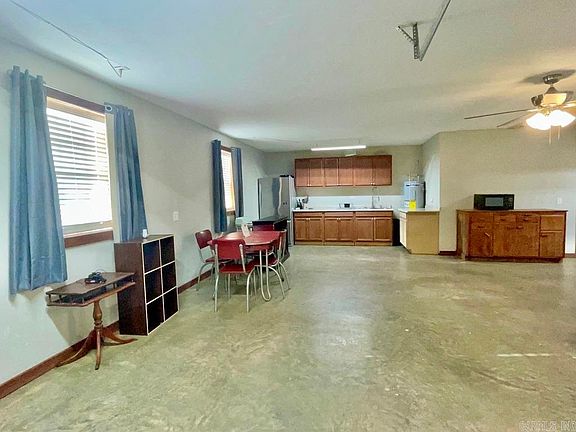 5th image of 211 NW Edgar St