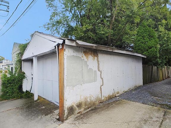 5th image of 34 Lafayette Ave