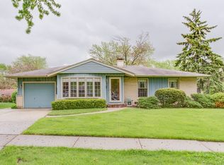 585 Sussex Ct, Elk Grove Village, IL 60007