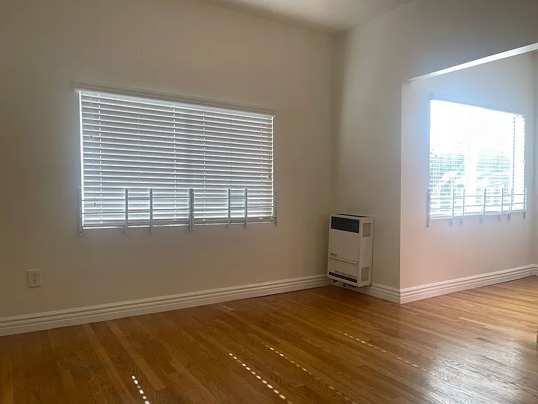 719 N Madison Ave — Photo 3