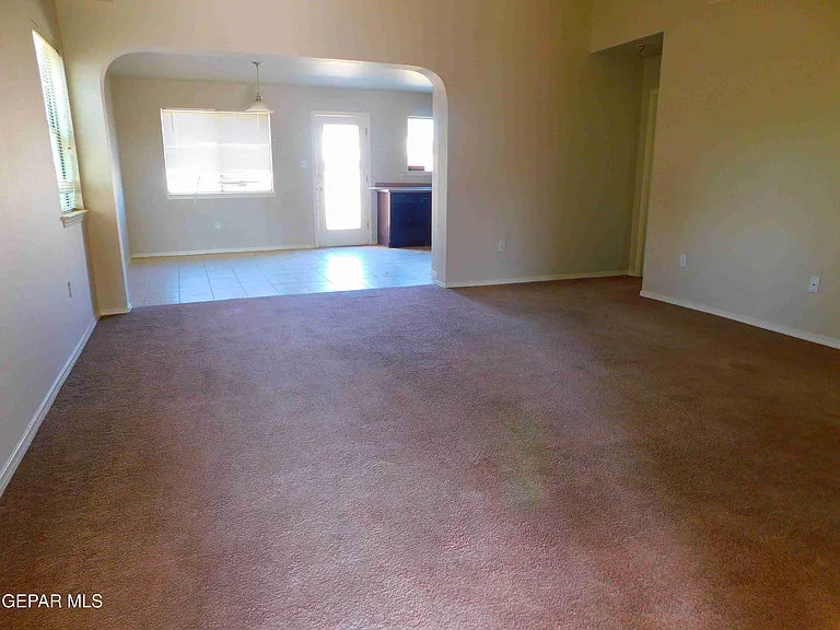 2508 Sparrow Point St — Photo 6