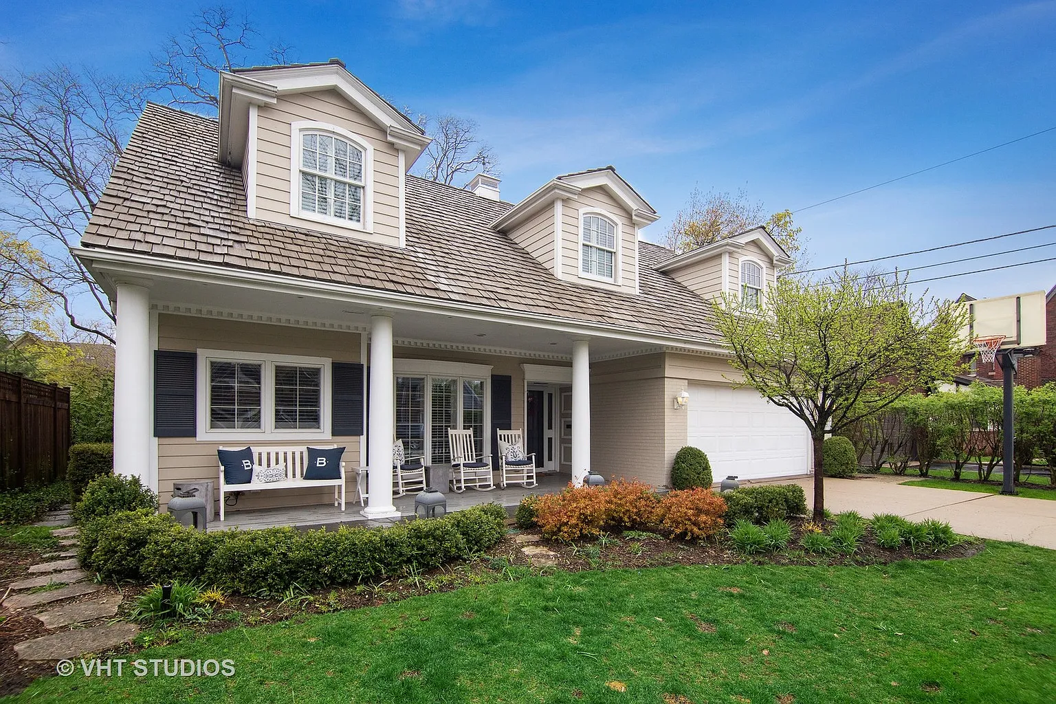 916 Surrey Ln photo 1