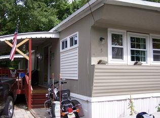 5 Sandy Point Dr, Lake Hopatcong, NJ 07849