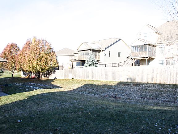 3rd image of 150 E Weston Dr