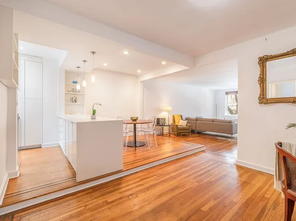 310 W 55th St APT 2D, New York, NY 10019
