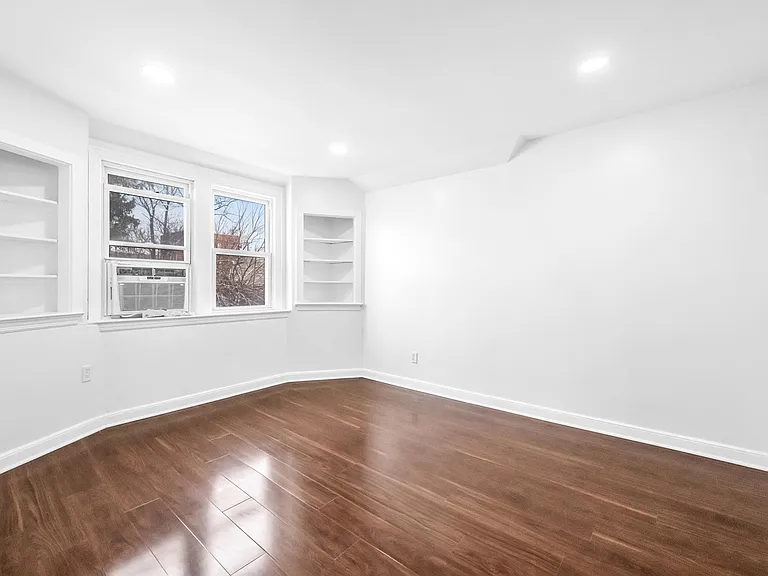 284 Macarthur Ave #2 — Photo 9
