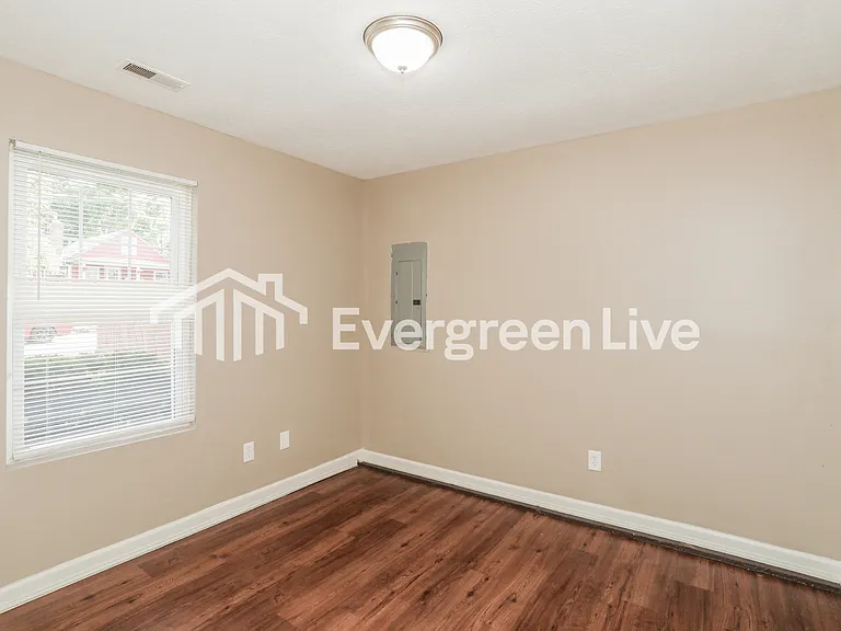 2044 3rd Ave — Photo 9