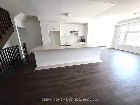 2nd image of 1423 Courtleigh Trl