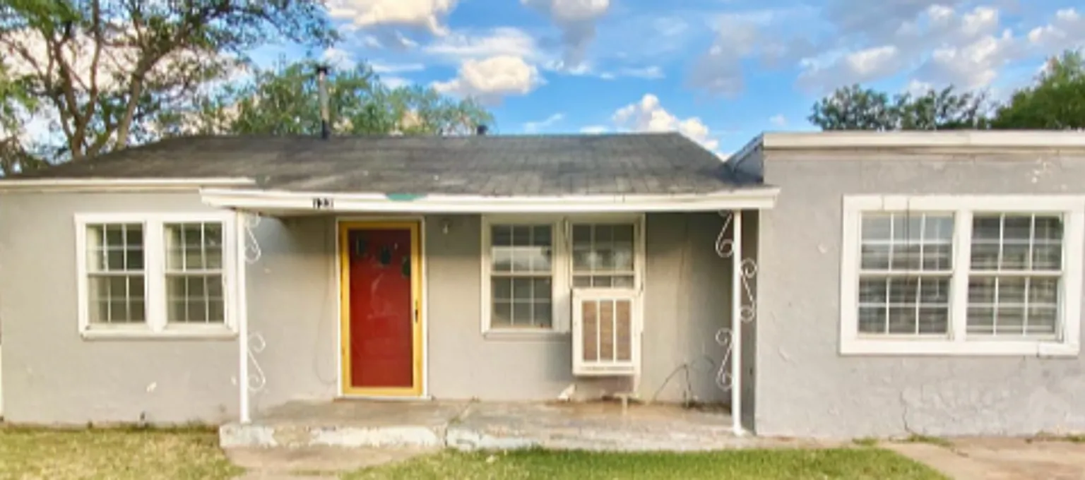 Handyman Special $99 Move In + Admin Fee / "You Fix, You Save Big!! — Photo 2