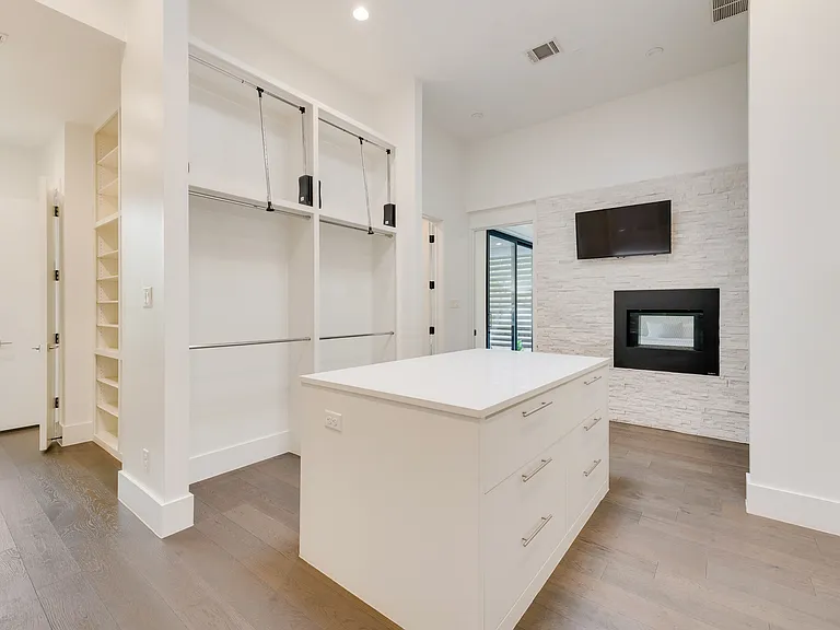 6420 Kenwood Ave — Photo 46