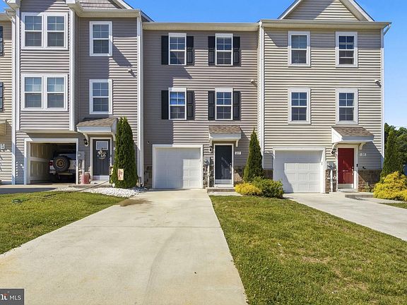 2nd image of 27 Tate Manor Dr