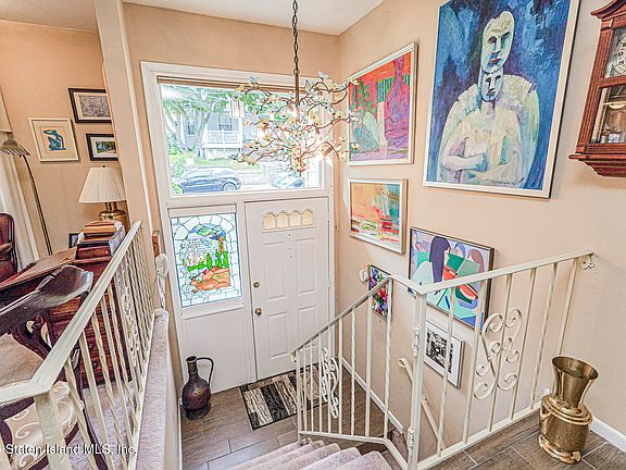2nd image of 17 Murray Pl