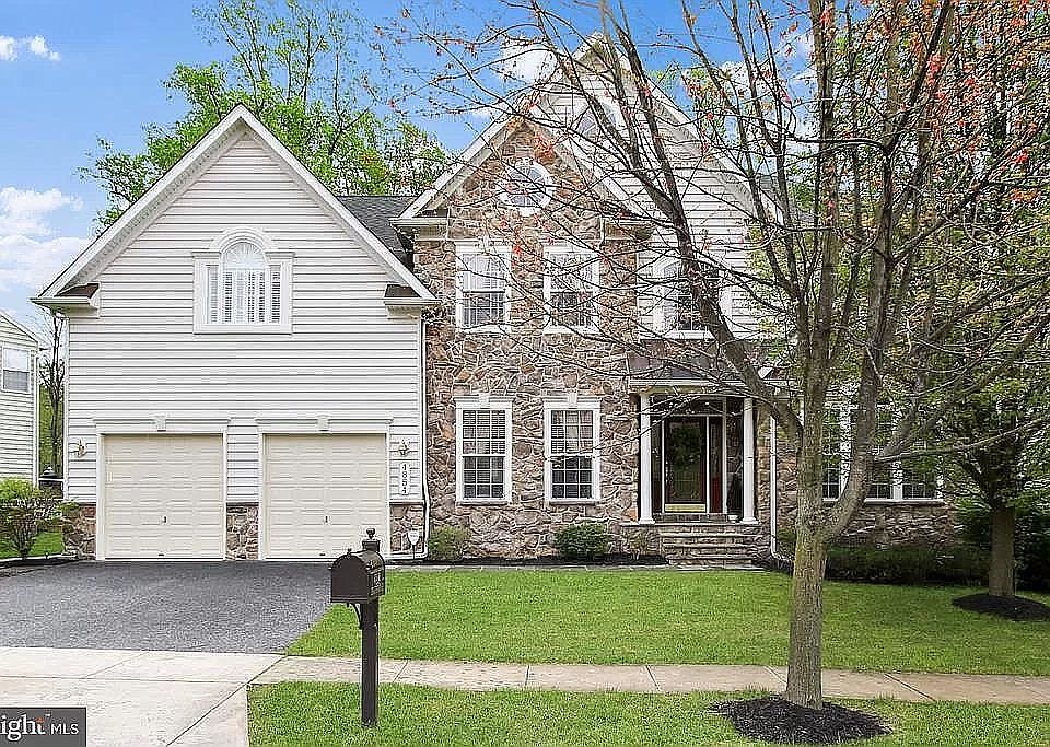 2nd image of 4854 Royal Coachman Dr