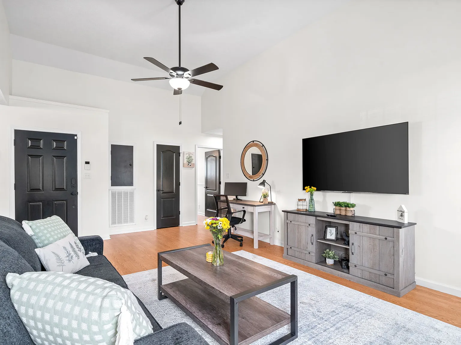 3 bed, $3,150 — Photo 2