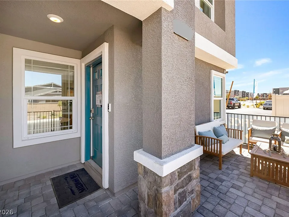 914 Rosy Starling St