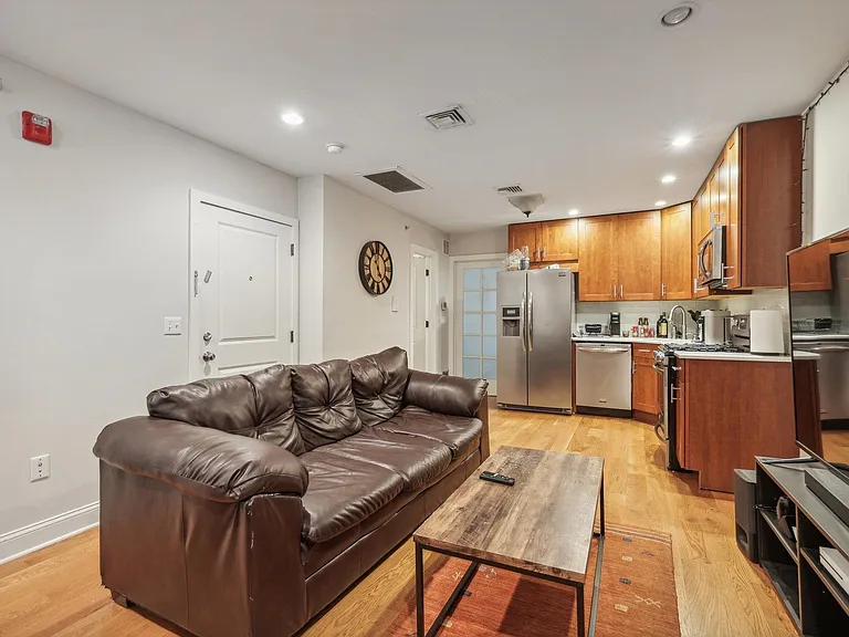 625 Bloomfield St #3 — Photo 1
