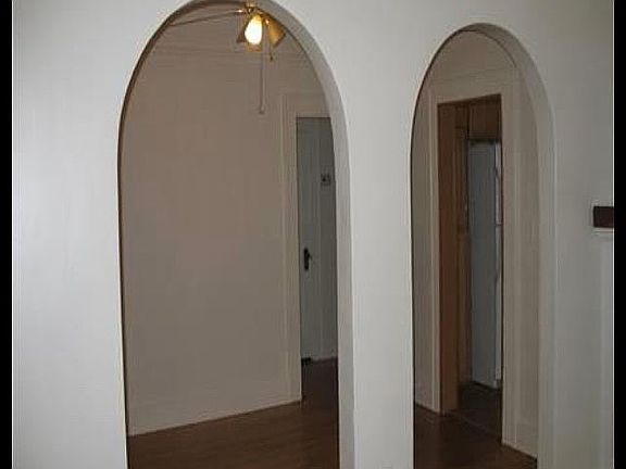 4th image of 2387 Sheridan Rd