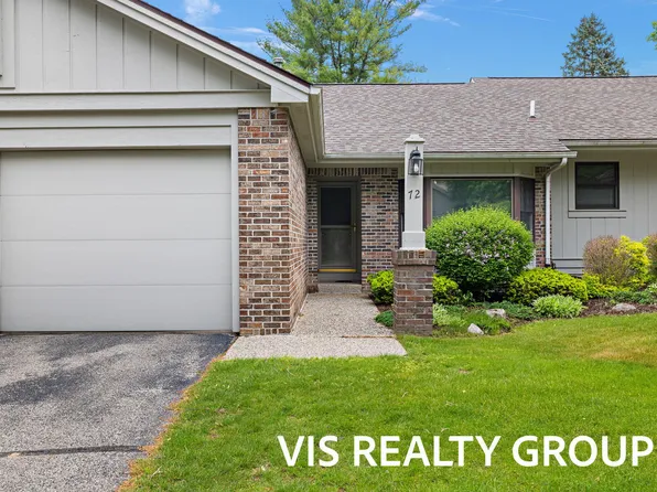 72 Skyline Cir NW, Grand Rapids, MI 49504