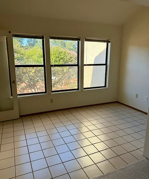 1422 S Villa Way — Photo 4