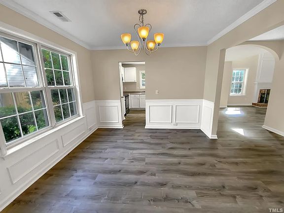 3rd image of 113 Brierridge Dr