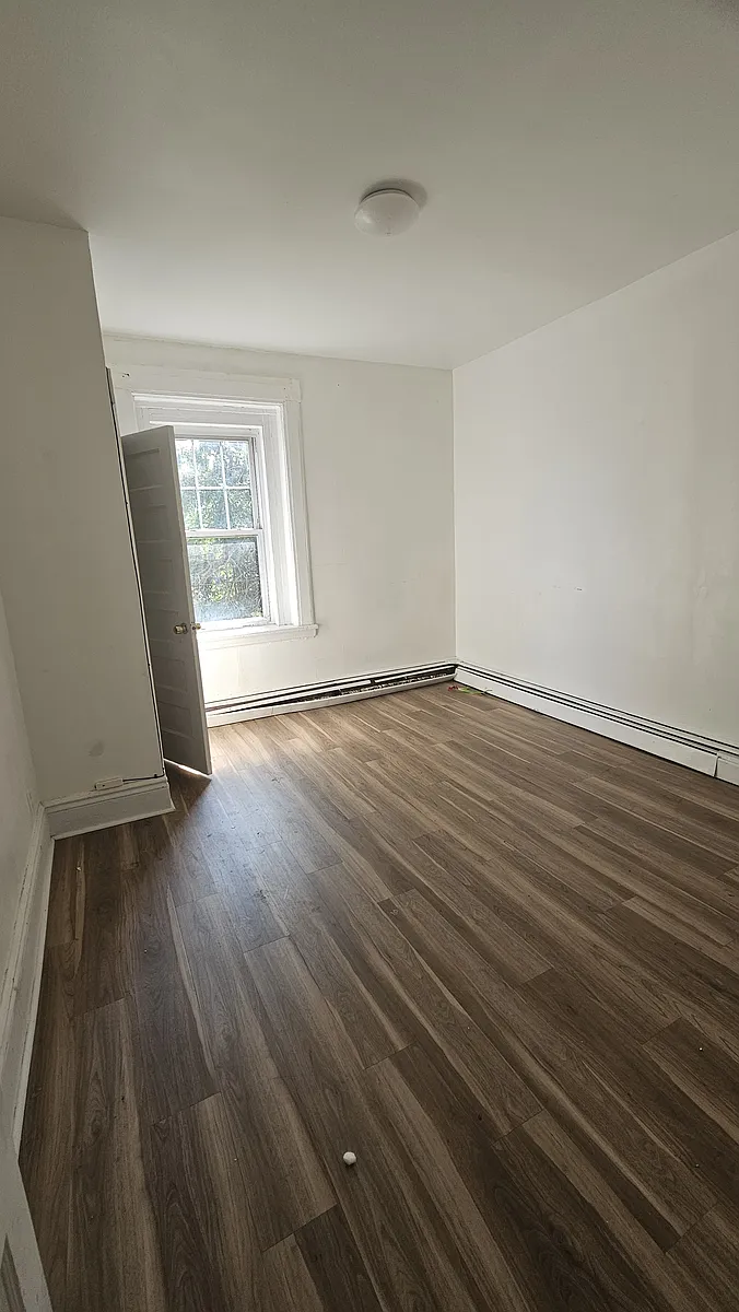Building Photo - 300 Park Ave #1