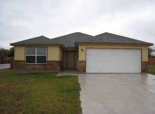 1301 Lantana Ct, Gonzales, TX 78629