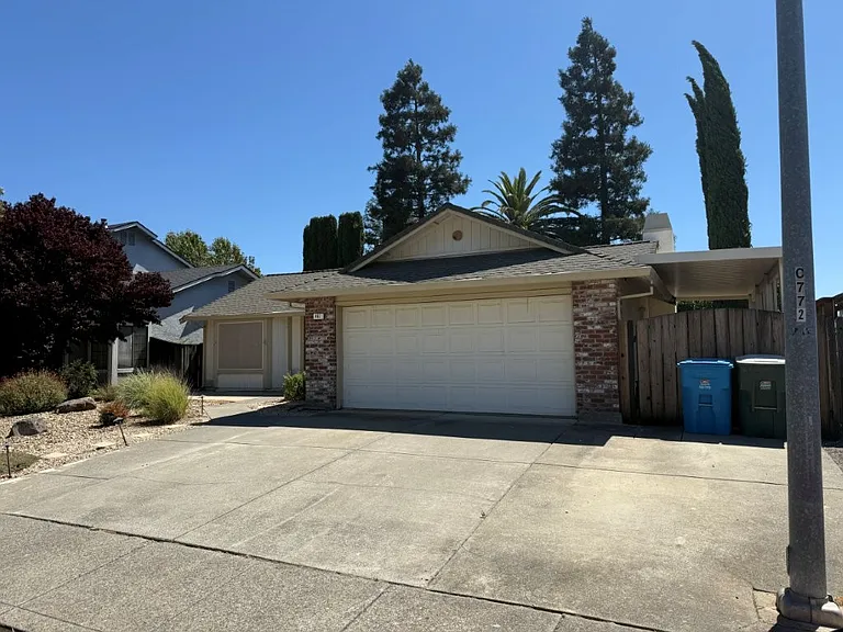 467 Lupine Cir — Photo 5